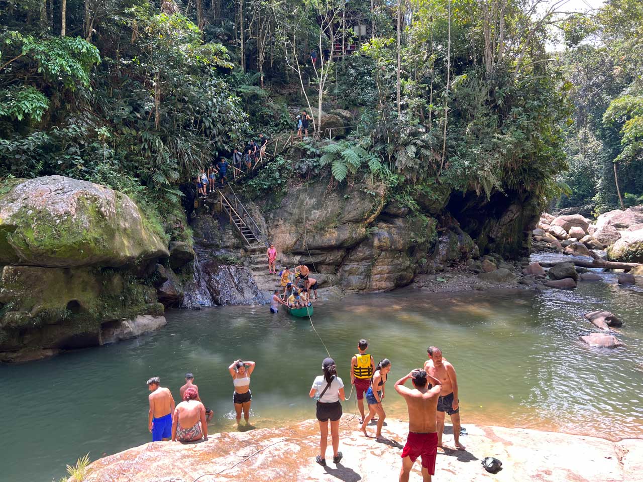 Cruzar-en-bote-pishurayacu