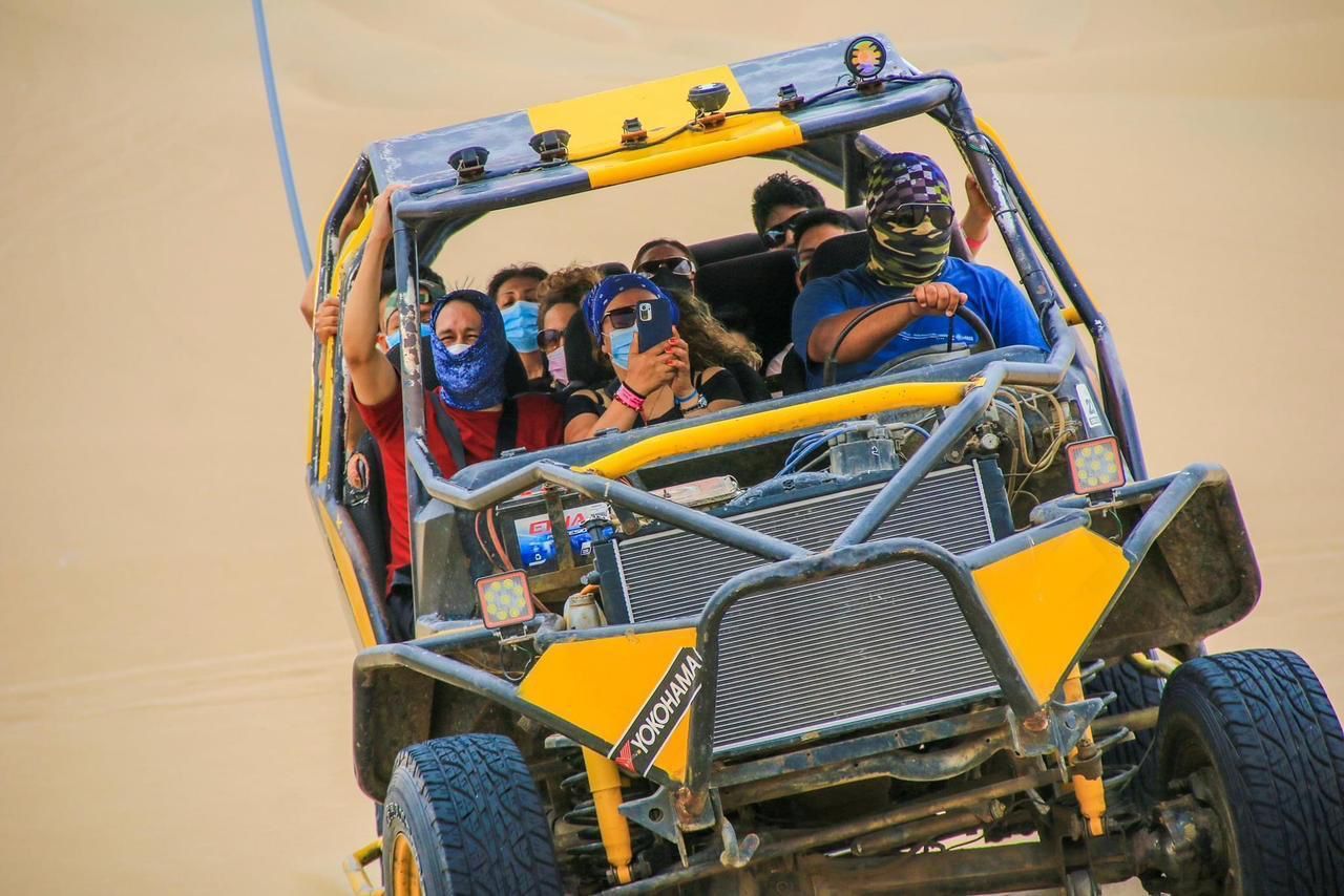 Huacachina-Sandboarding-6