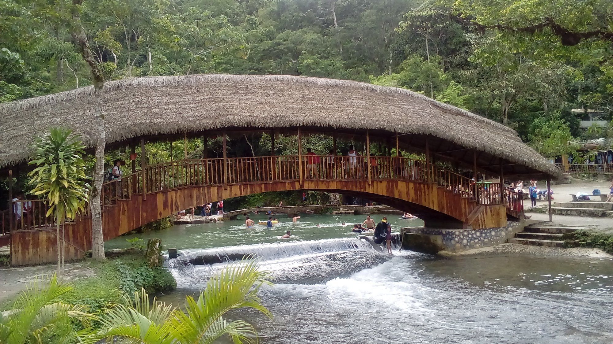hermosa-piscina-natural